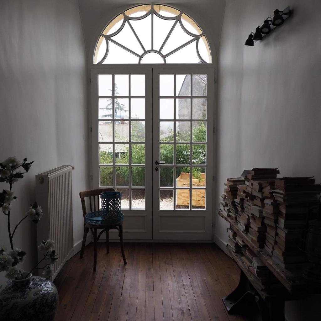 Un Petit Chateau Lauzun Exterior photo