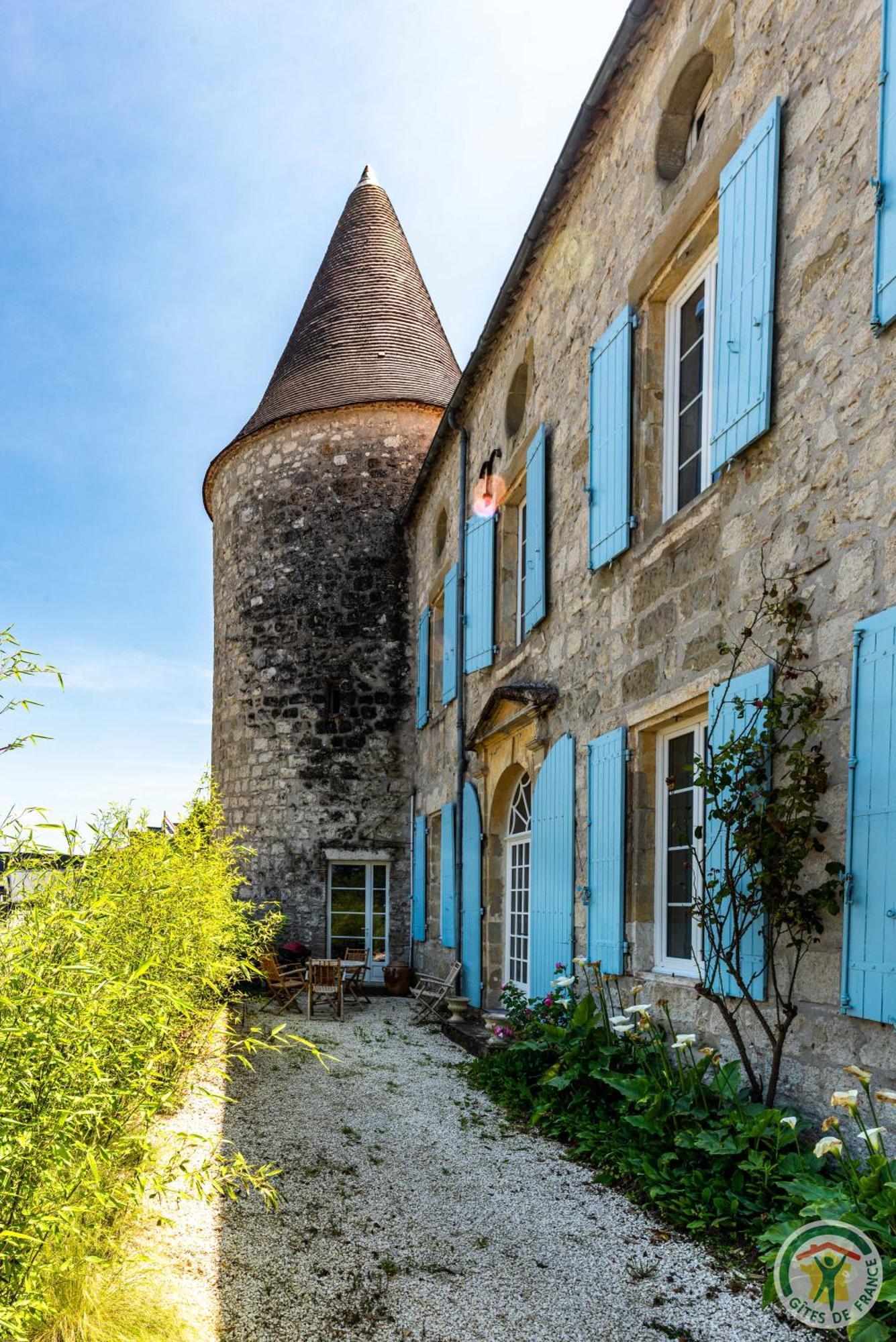 Un Petit Chateau Lauzun Exterior photo